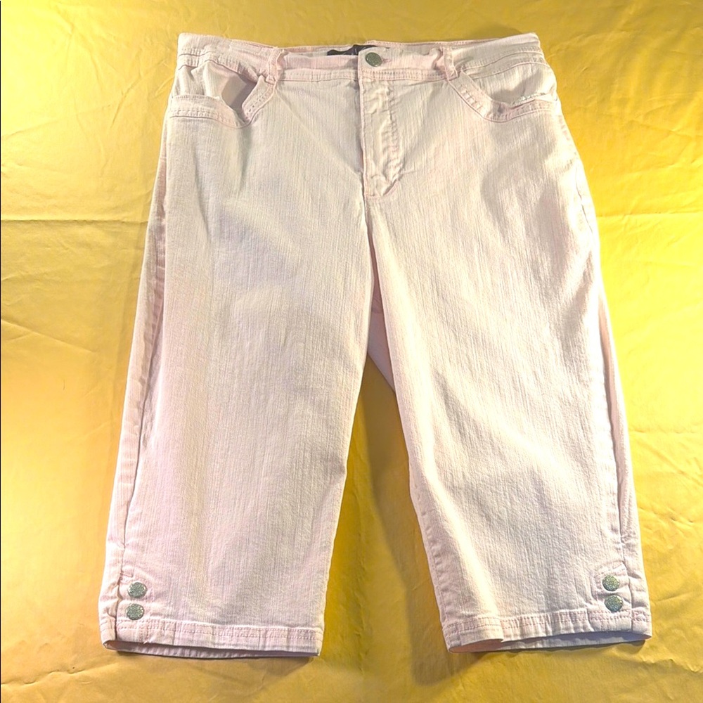 Gloria Vanderbilt light pink denim cuffed Capri